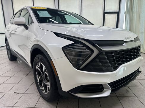 Used 2024 Kia Sportage LX image 2