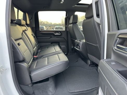 Used 2024 GMC Sierra 3500 Denali image 14