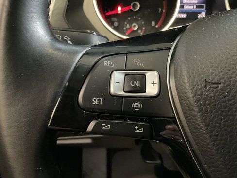 Used 2019 Volkswagen Tiguan SE w/ Panoramic Sunroof Package image 12