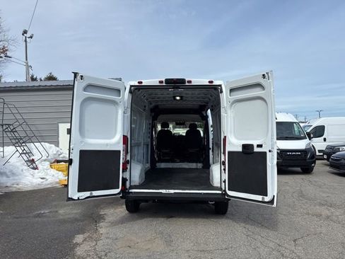 Used 2025 RAM ProMaster 2500 w/ Convenience Group image 16