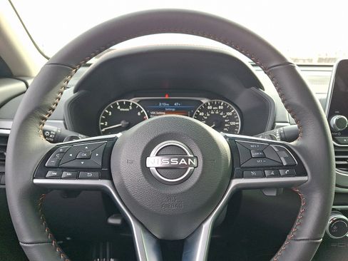 Used 2024 Nissan Altima 2.5 SR image 18