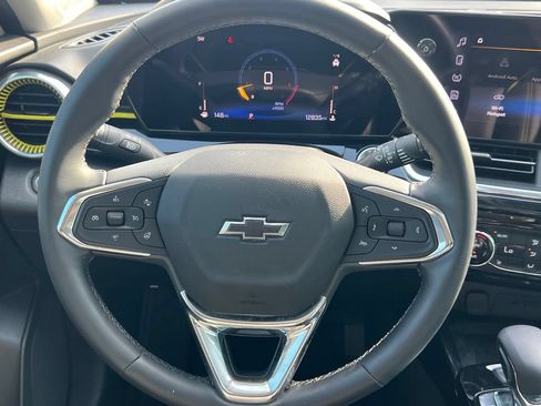 Used 2025 Chevrolet Trax ACTIV w/ Sunroof Package FWD image 15
