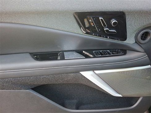 Certified 2025 Cadillac Optiq Sport 1 w/ LPO, ONYX Package image 13