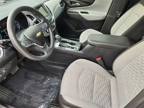 Used 2019 Chevrolet Equinox LS w/ LS Convenience Package FWD image 4