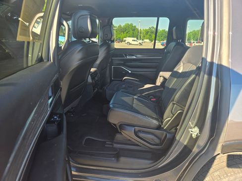 Used 2022 Jeep Wagoneer Series II AWD/4WD image 8