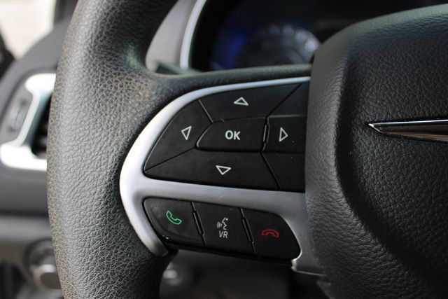 Used 2015 Chrysler 200 Limited FWD image 4