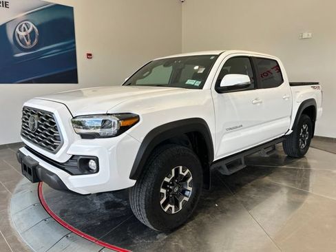 Used 2023 Toyota Tacoma TRD Off-Road w/ Technology Package AWD/4WD image 2