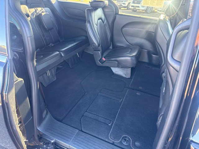 Used 2025 Chrysler Pacifica Select FWD image 33