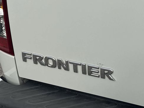 Used 2020 Nissan Frontier SV image 10