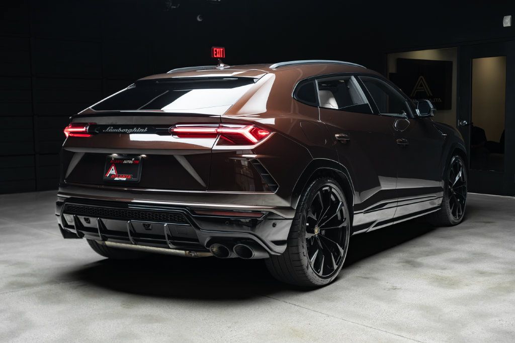 Used 2022 Lamborghini Urus AWD/4WD image 10
