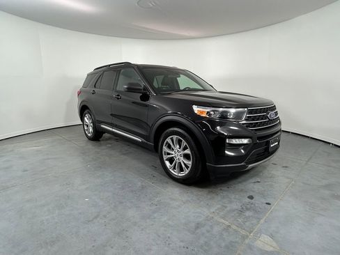 Used 2020 Ford Explorer XLT w/ Equipment Group 202A AWD/4WD image 3