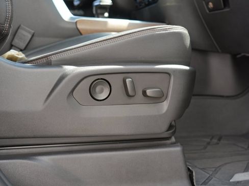 Certified 2022 Chevrolet Silverado 1500 High Country w/ High Country Premium Package AWD/4WD image 33
