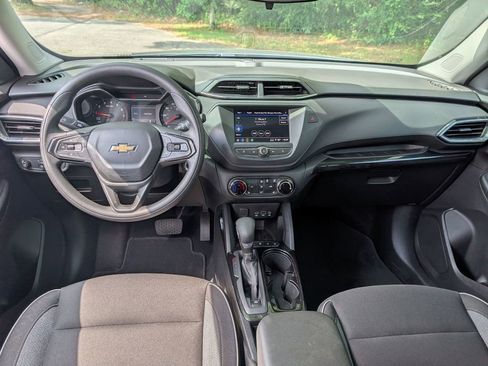 Used 2023 Chevrolet TrailBlazer LT FWD image 25