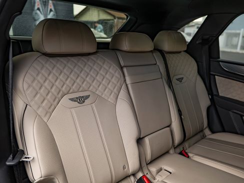 Used 2022 Bentley Bentayga image 33