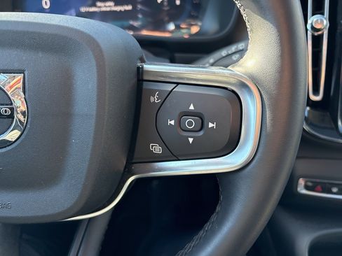 Certified 2025 Volvo XC40 B5 Core image 22