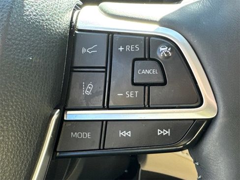 Used 2024 Toyota Highlander Limited image 26