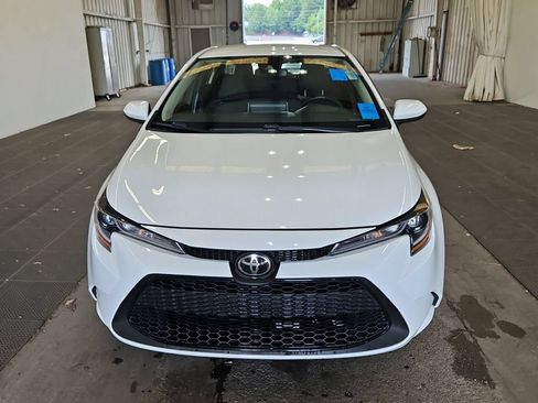 Used 2021 Toyota Corolla LE FWD image 2