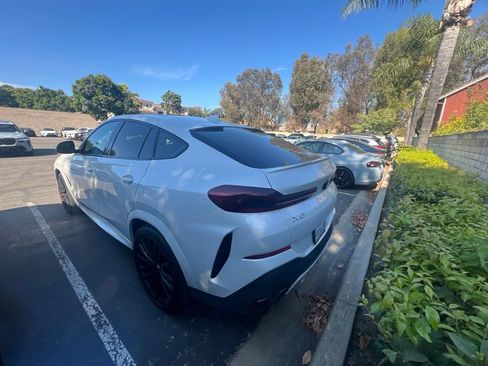 Used 2022 BMW X6 xDrive40i w/ M Sport Package AWD/4WD image 4