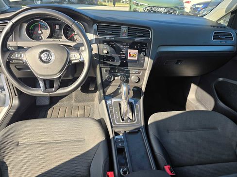 Used 2018 Volkswagen e-Golf SE w/ DC Fast Charging Package image 21