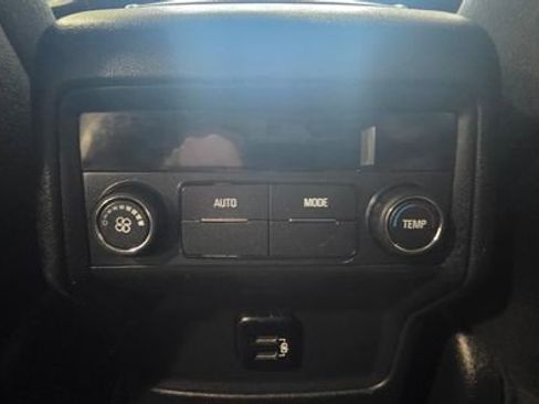 Used 2018 GMC Acadia SLE image 30