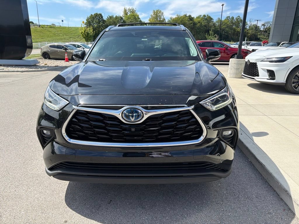 Used 2021 Toyota Highlander Limited AWD/4WD image 9