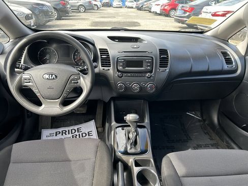 Used 2017 Kia Forte LX image 11