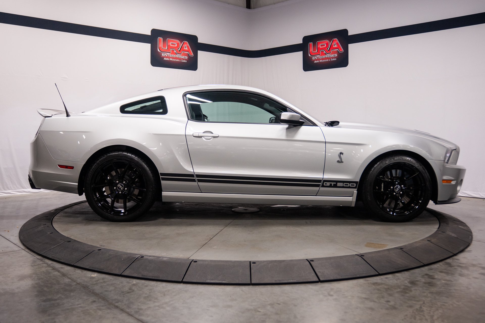 Used 2013 Ford Mustang Shelby GT500 RWD image 8