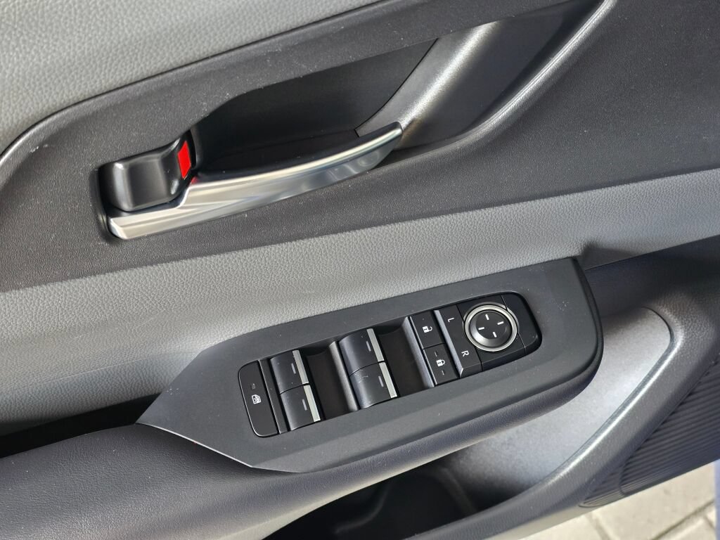 Used 2024 Toyota Prius XLE FWD image 20