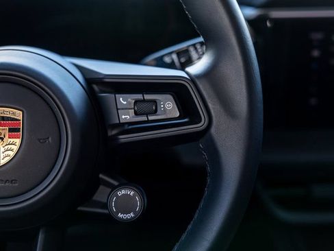 Used 2025 Porsche Macan Electric RWD image 49