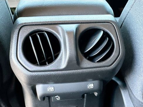 Used 2025 Jeep Gladiator Rubicon w/ Safety Group AWD/4WD image 29