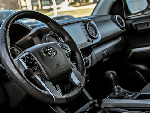 Used 2021 Toyota Tacoma SR5 image 18