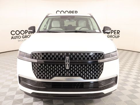 New 2026 Lincoln Navigator Premiere AWD/4WD image 9