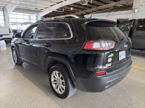 Used 2019 Jeep Cherokee Latitude w/ Popular Appearance Group image 4
