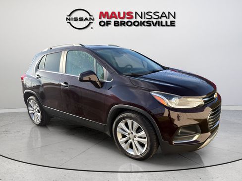 Used 2020 Chevrolet Trax Premier w/ LPO, Cargo Package FWD image 1