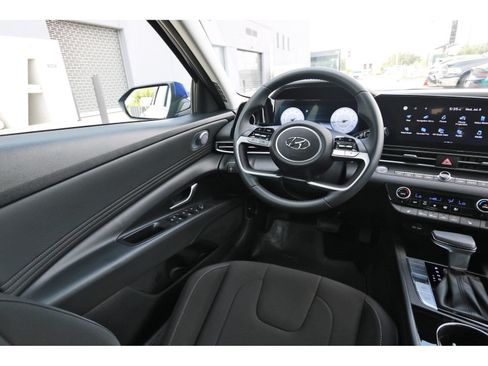 Used 2023 Hyundai Elantra SEL w/ Convenience Package FWD image 10