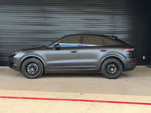 Certified 2021 Porsche Cayenne Coupe AWD/4WD image 2