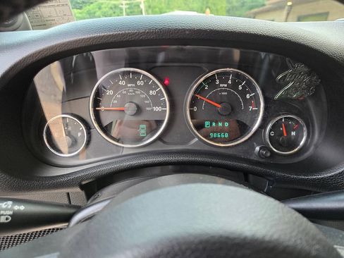 Used 2013 Jeep Wrangler Sport AWD/4WD image 11