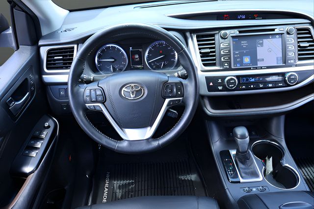 Used 2018 Toyota Highlander Limited Platinum AWD/4WD image 14