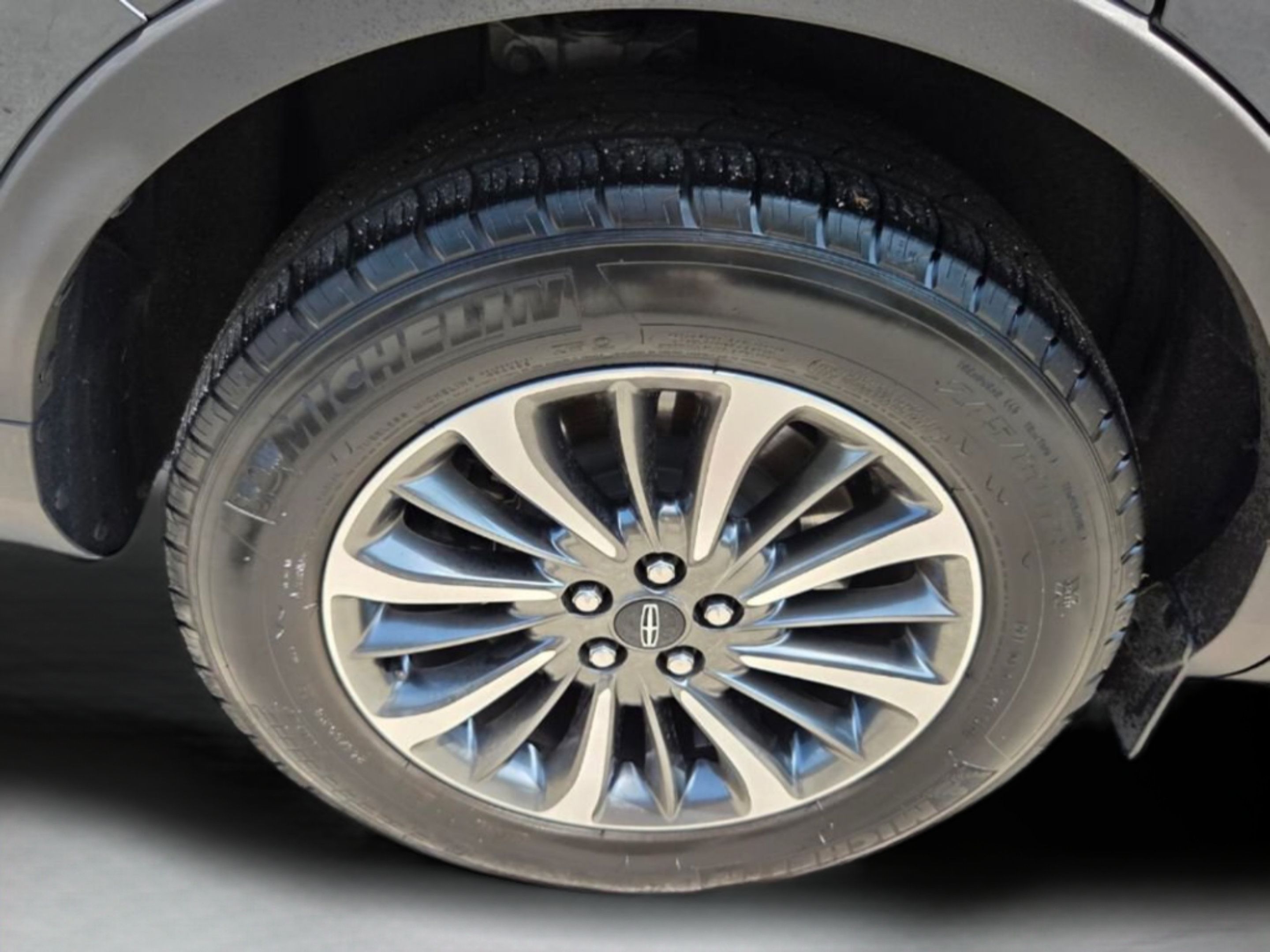 Used 2023 Lincoln Nautilus AWD w/ Premium Package image 18