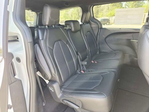 New 2026 Chrysler Pacifica Select FWD image 16