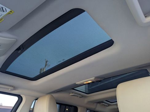 Used 2016 Land Rover LR4 HSE Silver Edition image 22