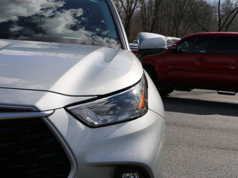 Used 2022 Toyota Highlander XLE image 13