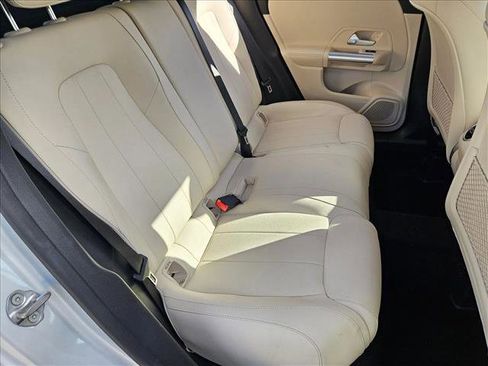 Used 2022 Mercedes-Benz GLA 250 4MATIC image 18