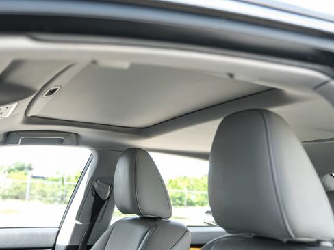 Used 2014 Lexus ES 300h w/ Luxury Package w/Bamboo Trim FWD image 21