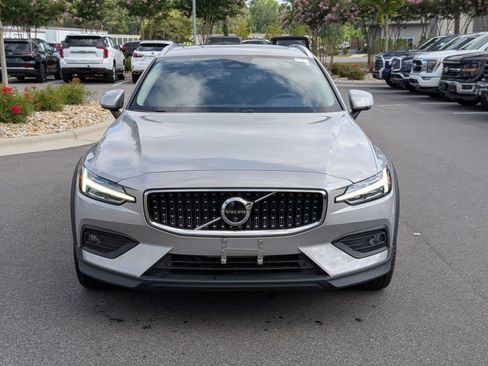 Used 2025 Volvo V60 B5 Cross Country Plus AWD/4WD image 8