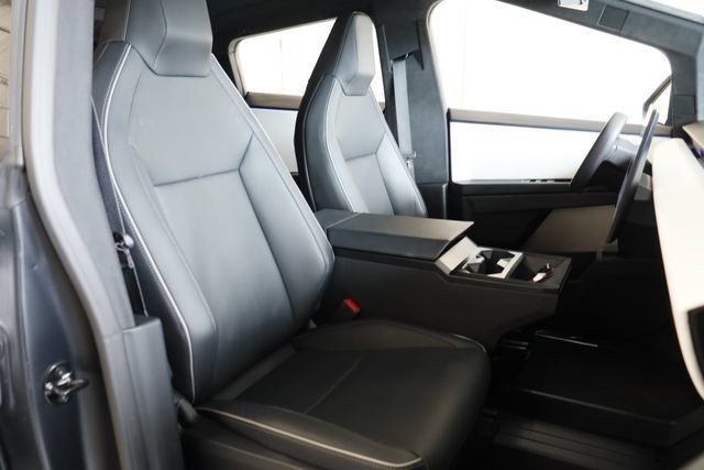 Used 2024 Tesla Cybertruck AWD Crew Cab image 26
