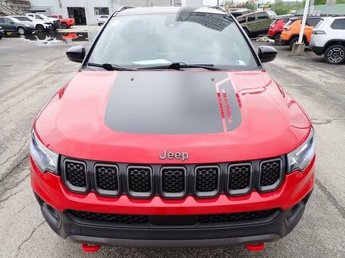 Used 2023 Jeep Compass Trailhawk w/ Trailhawk Convenience Group AWD/4WD image 9