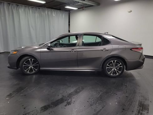 Used 2019 Toyota Camry SE FWD image 5