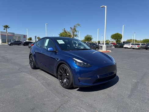 Used 2023 Tesla Model Y Performance AWD/4WD image 3