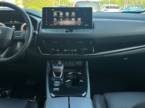 Used 2026 Nissan Rogue SL FWD image 16